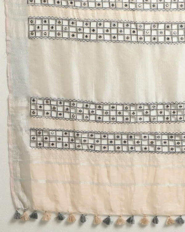 Surreal_Pure_Linen_Hand_Cutwork_Design_Off_White_Saree