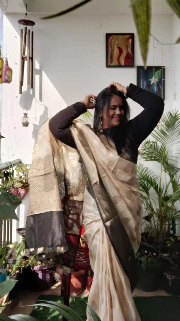 Decorous_Banarasi_Silk_Linen_Cream_Handloom_Saree