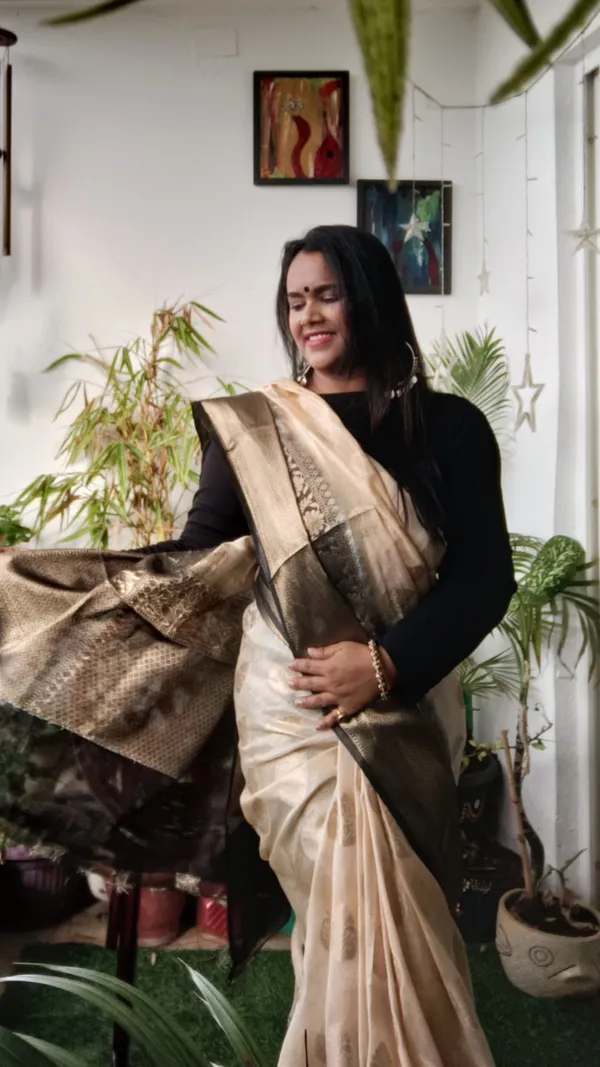 Decorous_Banarasi_Silk_Linen_Cream_Handloom_Saree