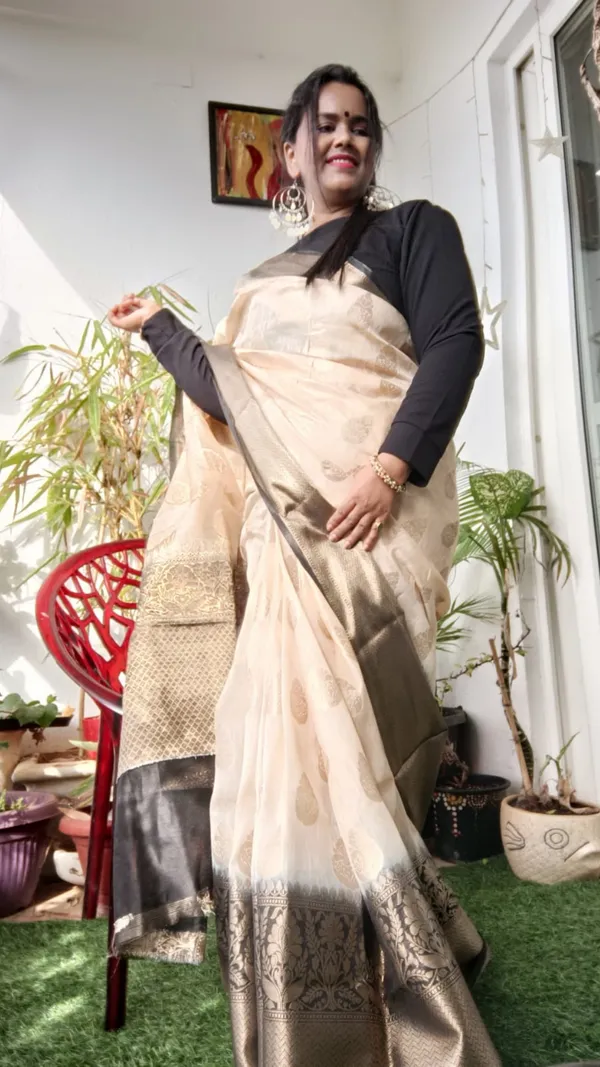 Decorous_Banarasi_Silk_Linen_Cream_Handloom_Saree