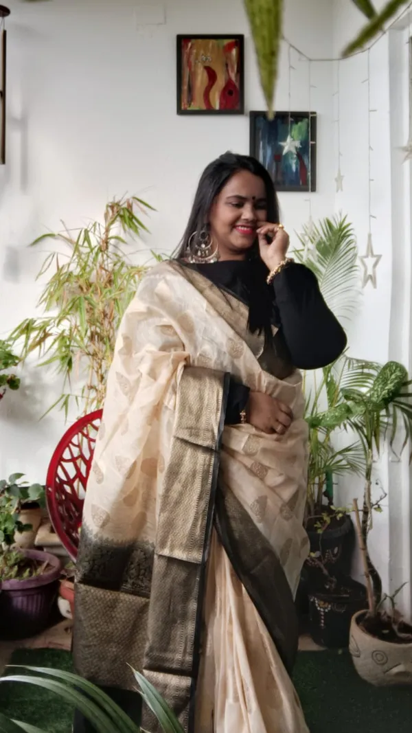 Decorous_Banarasi_Silk_Linen_Cream_Handloom_Saree