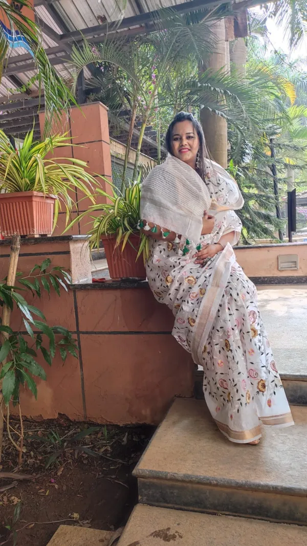Radiant_Silk_Linen_Embroidered_Saree_White