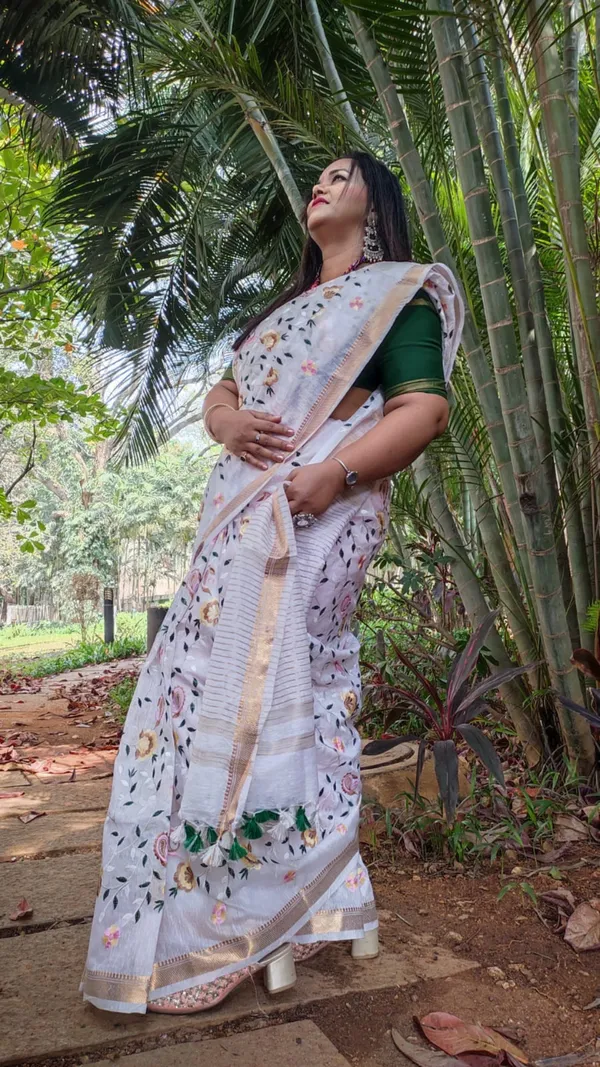 Radiant_Silk_Linen_Embroidered_Saree_White