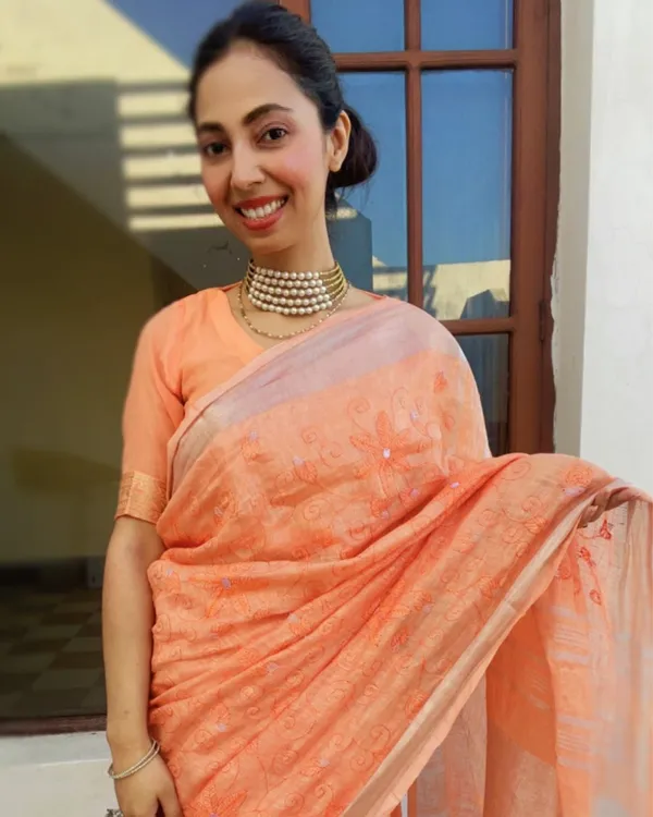 Graceful_Pure_Linen_Embroidered_Handloom_Orange_Saree