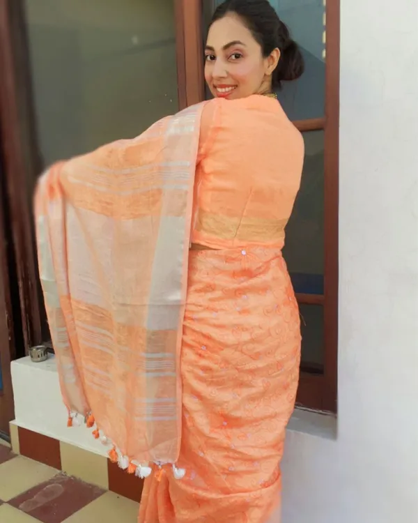 Graceful_Pure_Linen_Embroidered_Handloom_Orange_Saree