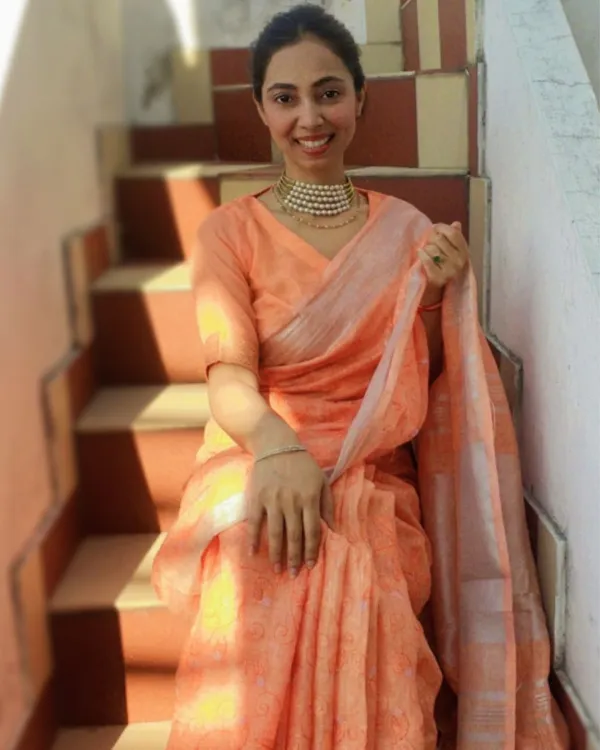 Graceful_Pure_Linen_Embroidered_Handloom_Orange_Saree