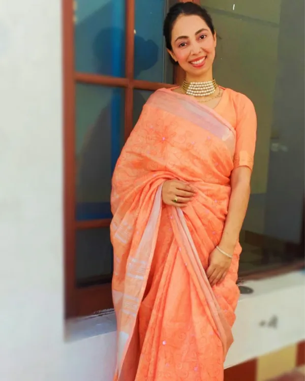 Graceful_Pure_Linen_Embroidered_Handloom_Orange_Saree