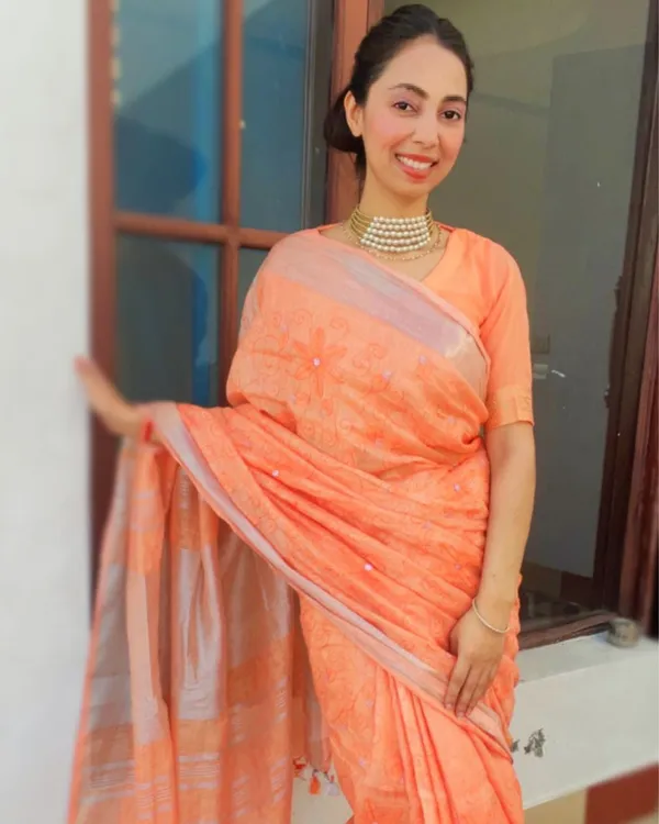 Graceful_Pure_Linen_Embroidered_Handloom_Orange_Saree