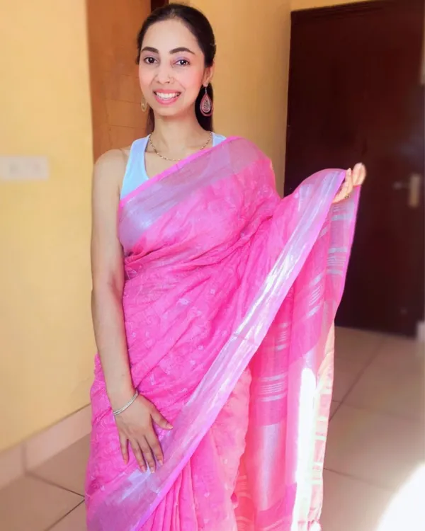 Ethereal_Pure_Linen_Embroidered_Handloom_Pink_Saree