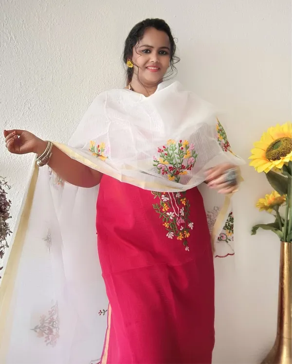 Chikankari_Incandescent_Kota_Doria_Red_Suit_(Top+Dupatta)