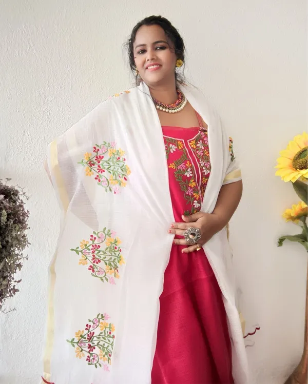 Chikankari_Incandescent_Kota_Doria_Red_Suit_(Top+Dupatta)