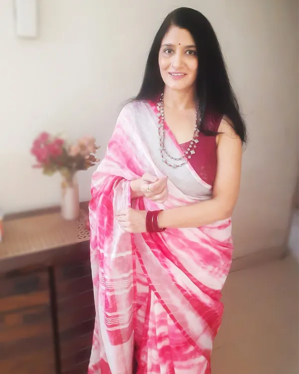 Textured_Linen_Shibori_Pink_Hand_Dyed_Saree