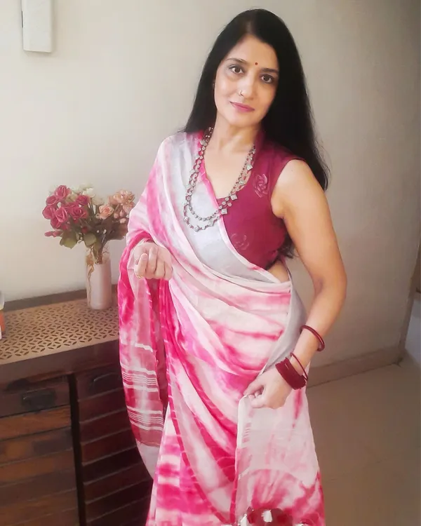 Textured_Linen_Shibori_Pink_Hand_Dyed_Saree