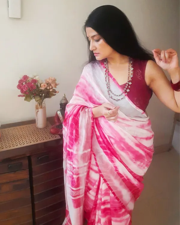 Textured_Linen_Shibori_Pink_Hand_Dyed_Saree