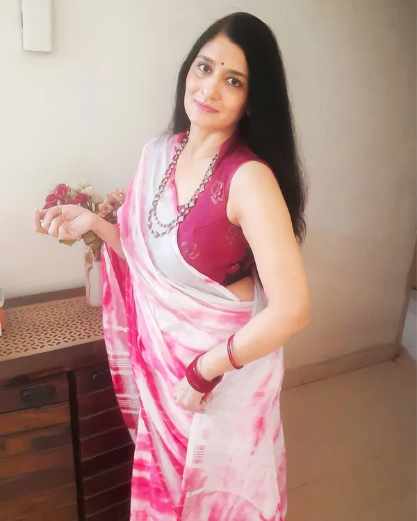 Textured_Linen_Shibori_Pink_Hand_Dyed_Saree