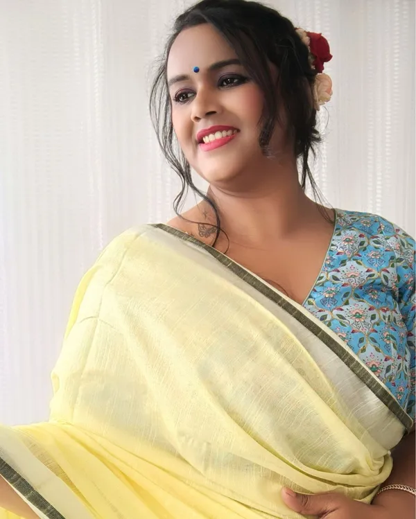 Ethereal_Pure_Linen_Hand_Dyed_Yellow_Saree