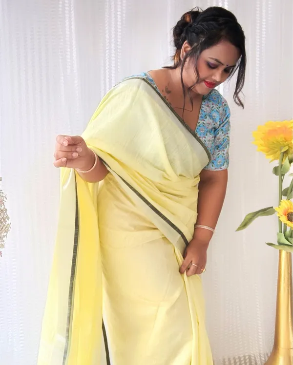 Ethereal_Pure_Linen_Hand_Dyed_Yellow_Saree