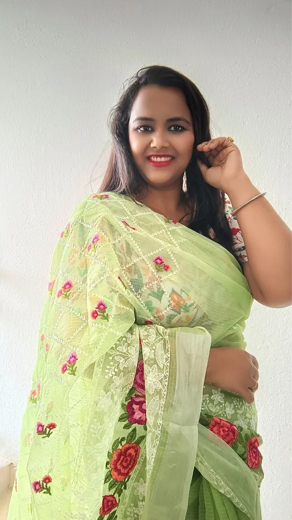 Vibrant_Kota_Doria_Cotton_Floral_Embroidery_Saree_Green