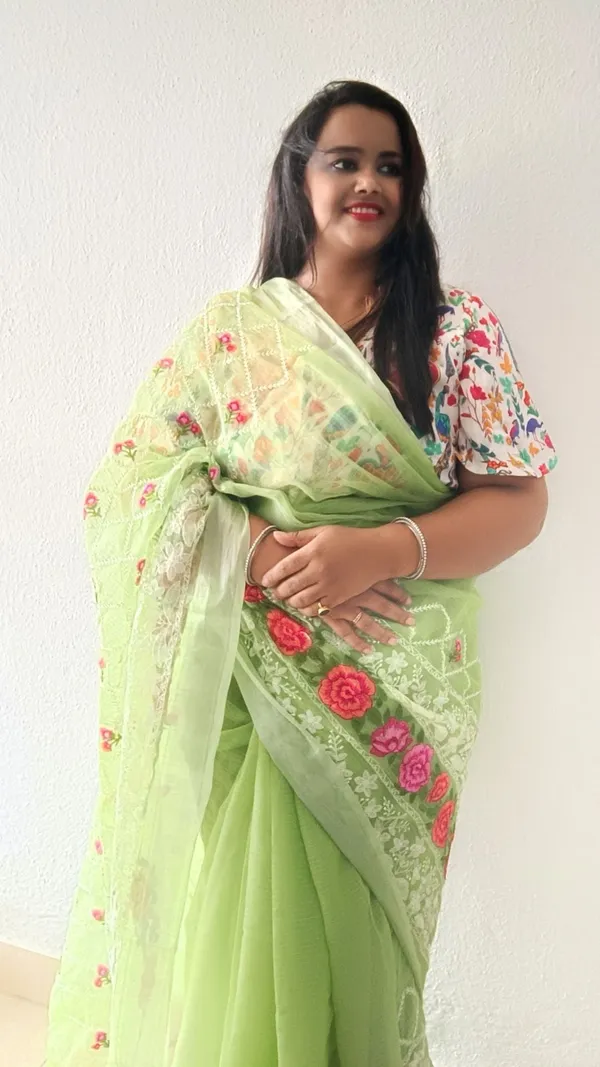 Vibrant_Kota_Doria_Cotton_Floral_Embroidery_Saree_Green