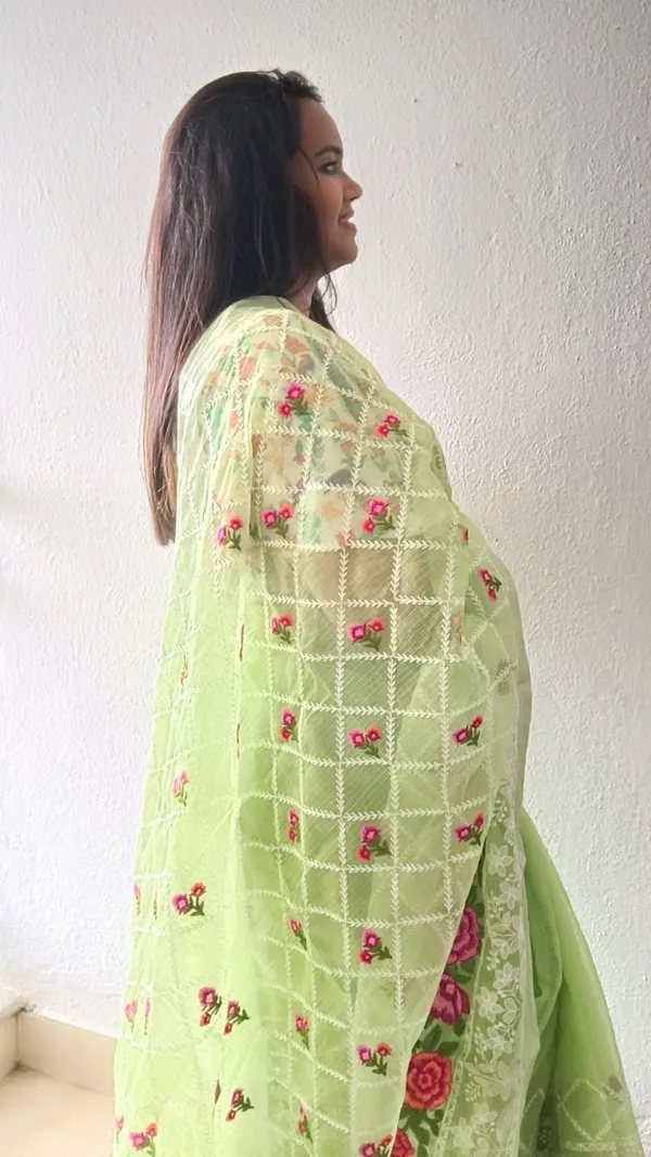 Vibrant_Kota_Doria_Cotton_Floral_Embroidery_Saree_Green