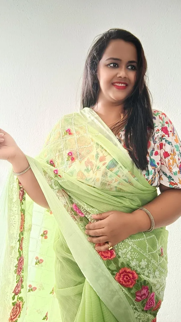 Vibrant_Kota_Doria_Cotton_Floral_Embroidery_Saree_Green