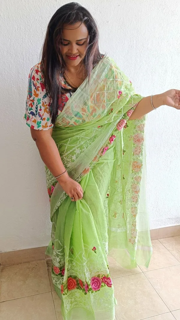 Vibrant_Kota_Doria_Cotton_Floral_Embroidery_Saree_Green