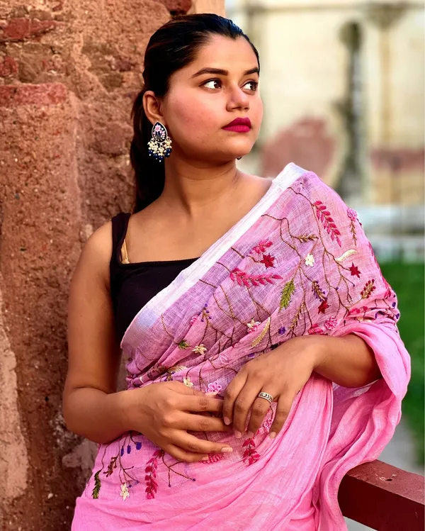 Magnificent_Pure_Linen_Saree_Hand_Embroidered_Pink