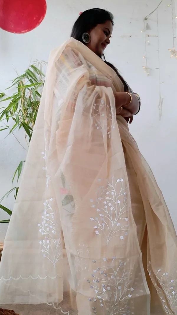 Handcrafted_Kota_Doria_Saree_Cloudy_Brown_Embroidered