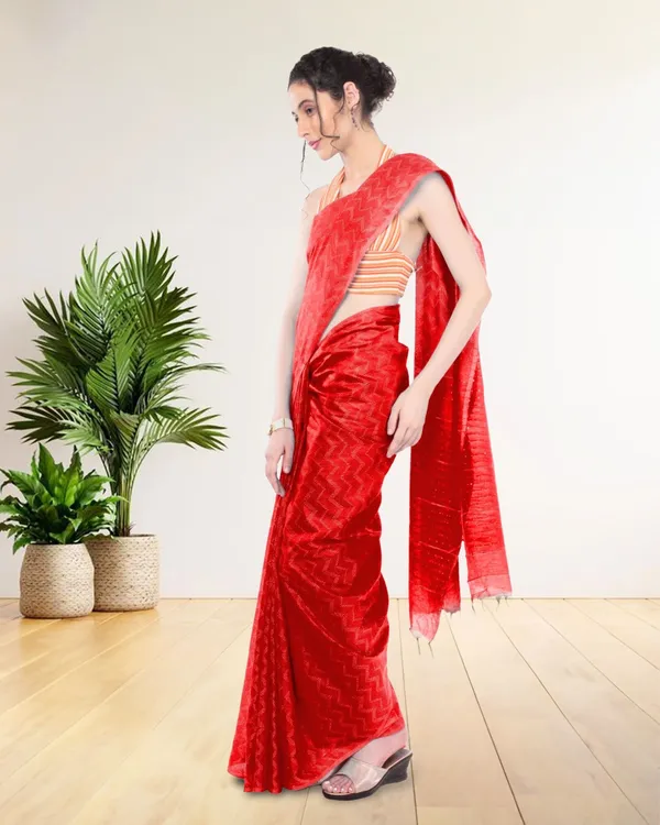Kota_Silk_Red_Saree_Sequence_Pallu_&_Zig-Zag_Design