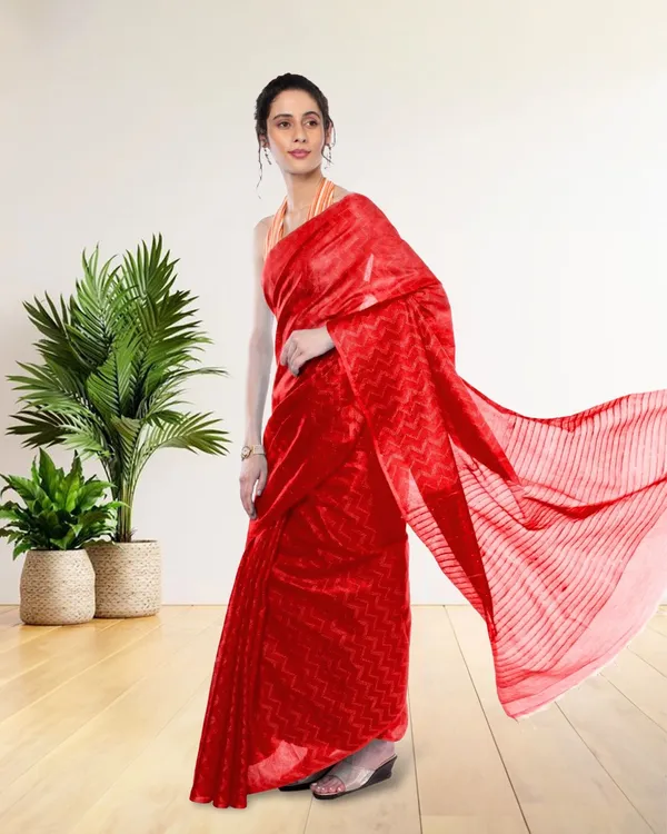 Kota_Silk_Red_Saree_Sequence_Pallu_&_Zig-Zag_Design