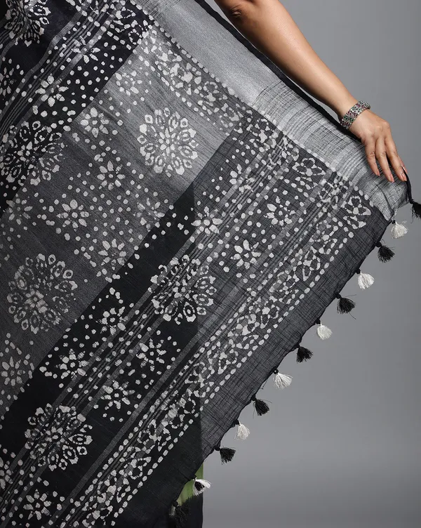 Earthy_Slub_Linen_Saree_Wax_Batik_Hand_Dyed_Moss_Green