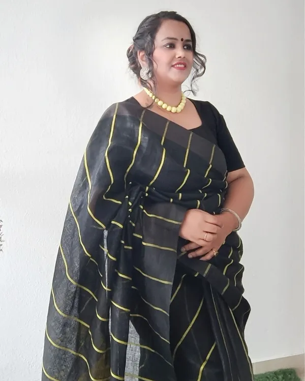 Illuminating_Handwoven_Pure_Linen_Black_Saree_Striped_Design