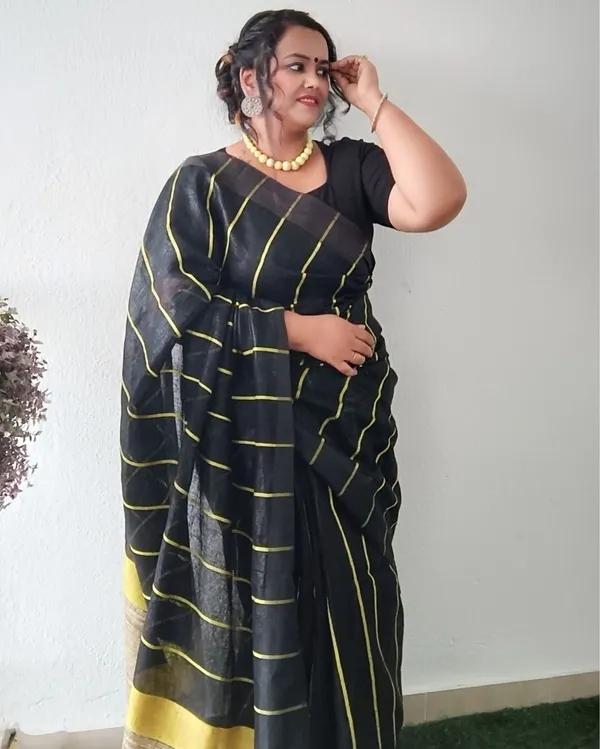 Illuminating_Handwoven_Pure_Linen_Black_Saree_Striped_Design