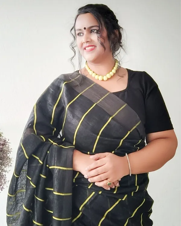 Illuminating_Handwoven_Pure_Linen_Black_Saree_Striped_Design