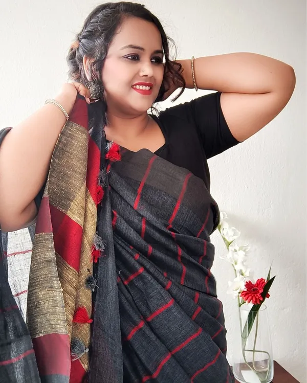 Bold_Handwoven_Pure_Linen_Gray_Saree_Striped_Design