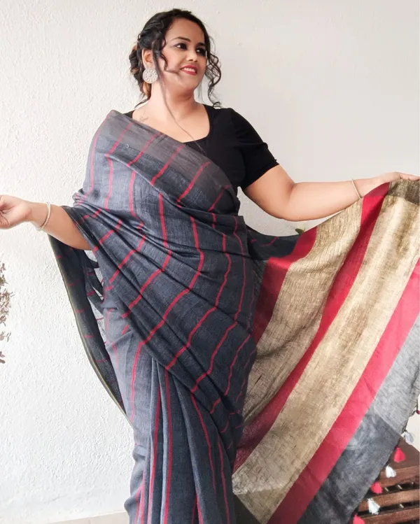 Bold_Handwoven_Pure_Linen_Gray_Saree_Striped_Design