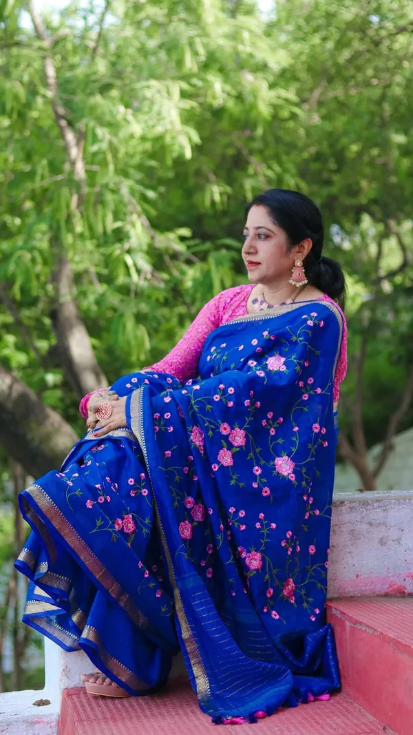 Enchanting_Silk_Linen_Saree_Blue_Floral_Embroidered
