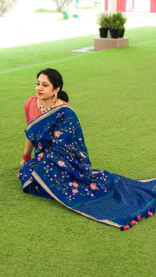 Enchanting_Silk_Linen_Saree_Blue_Floral_Embroidered