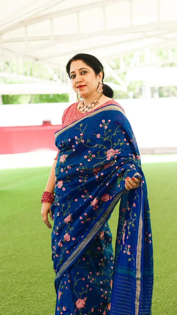 Enchanting_Silk_Linen_Saree_Blue_Floral_Embroidered