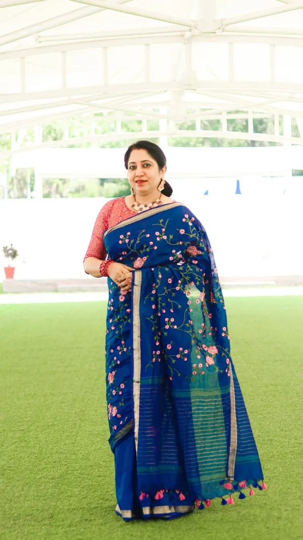 Enchanting_Silk_Linen_Saree_Blue_Floral_Embroidered