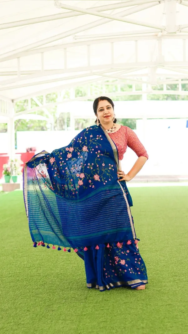 Enchanting_Silk_Linen_Saree_Blue_Floral_Embroidered