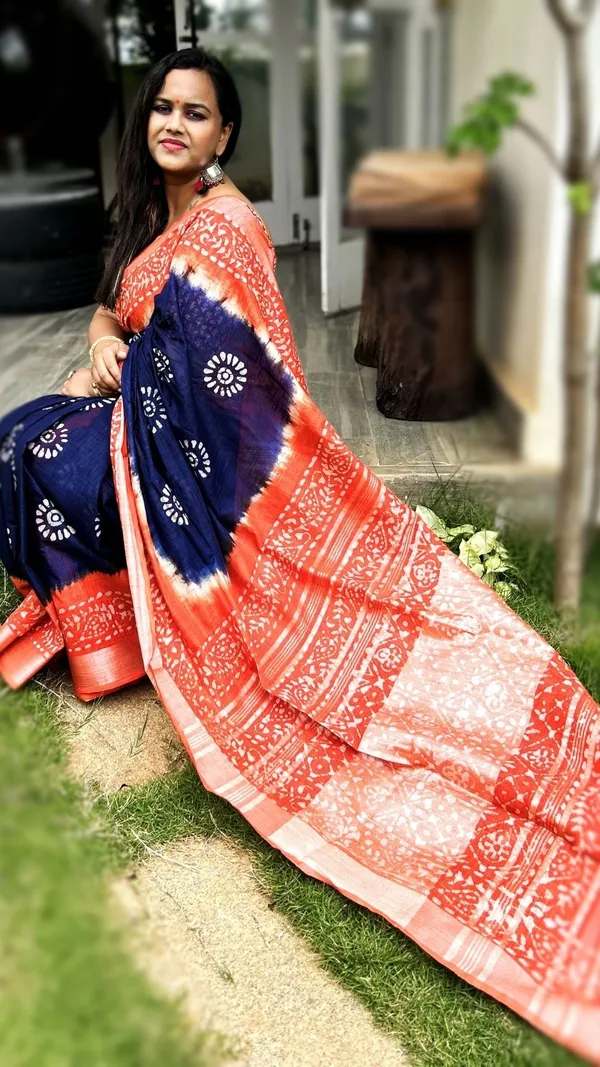 Vibrant_Slub_Linen_Wax_Batik_Hand_Dyed_Saree_Ink_Blue_&_Orange