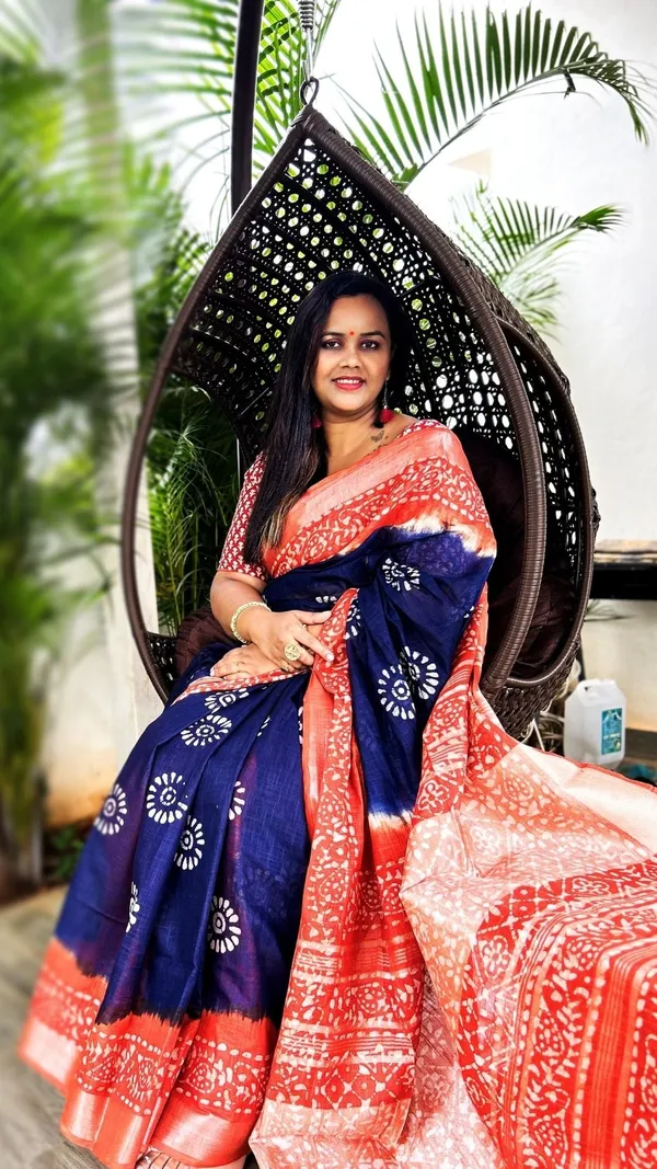 Vibrant_Slub_Linen_Wax_Batik_Hand_Dyed_Saree_Ink_Blue_&_Orange