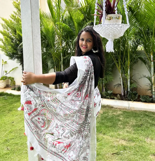 Azureish_Slub_Linen_Saree_White_Handblock_Print