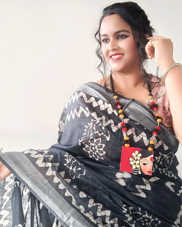 Elegant_Slub_Linen_Wax_Batik_Hand_Dyed_Saree_Gray