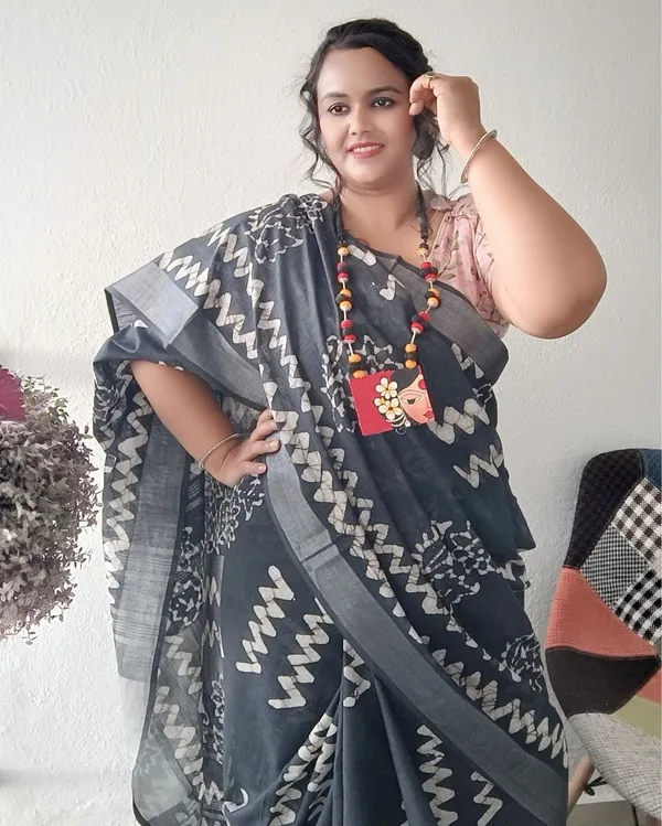 Elegant_Slub_Linen_Wax_Batik_Hand_Dyed_Saree_Gray