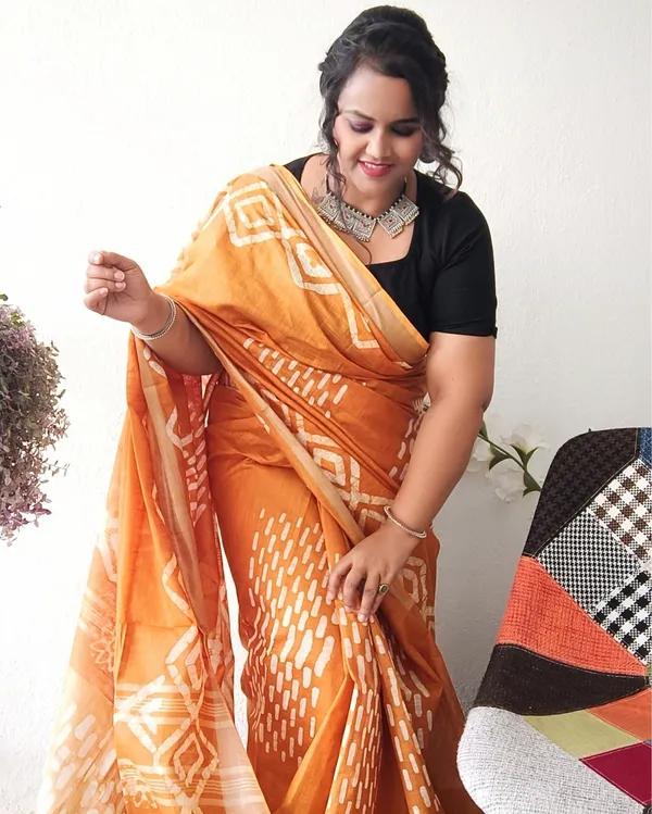 Serene_Slub_Linen_Wax_Batik_Hand_Dyed_Saree_Mustard_Yellow