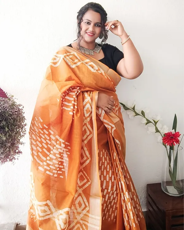 Serene_Slub_Linen_Wax_Batik_Hand_Dyed_Saree_Mustard_Yellow