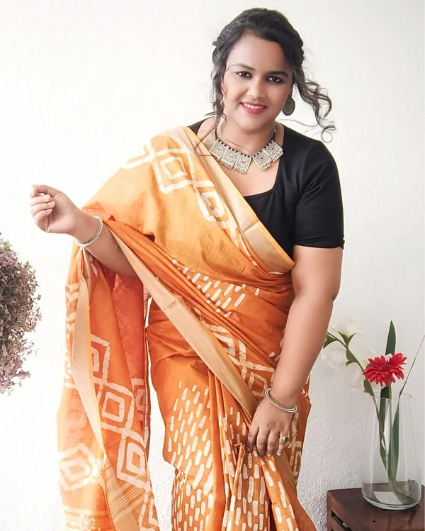 Serene_Slub_Linen_Wax_Batik_Hand_Dyed_Saree_Mustard_Yellow