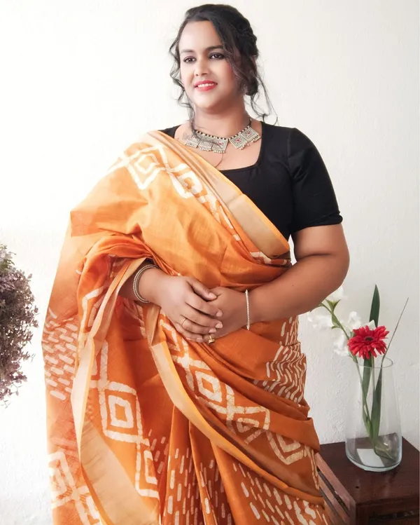 Serene_Slub_Linen_Wax_Batik_Hand_Dyed_Saree_Mustard_Yellow